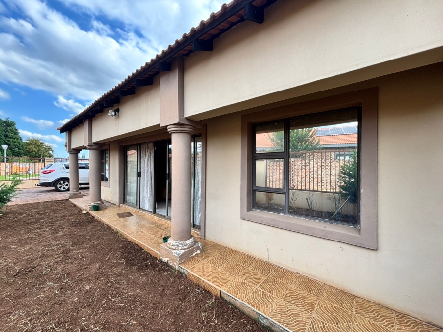 4 Bedroom Property for Sale in Mooivallei Park North West